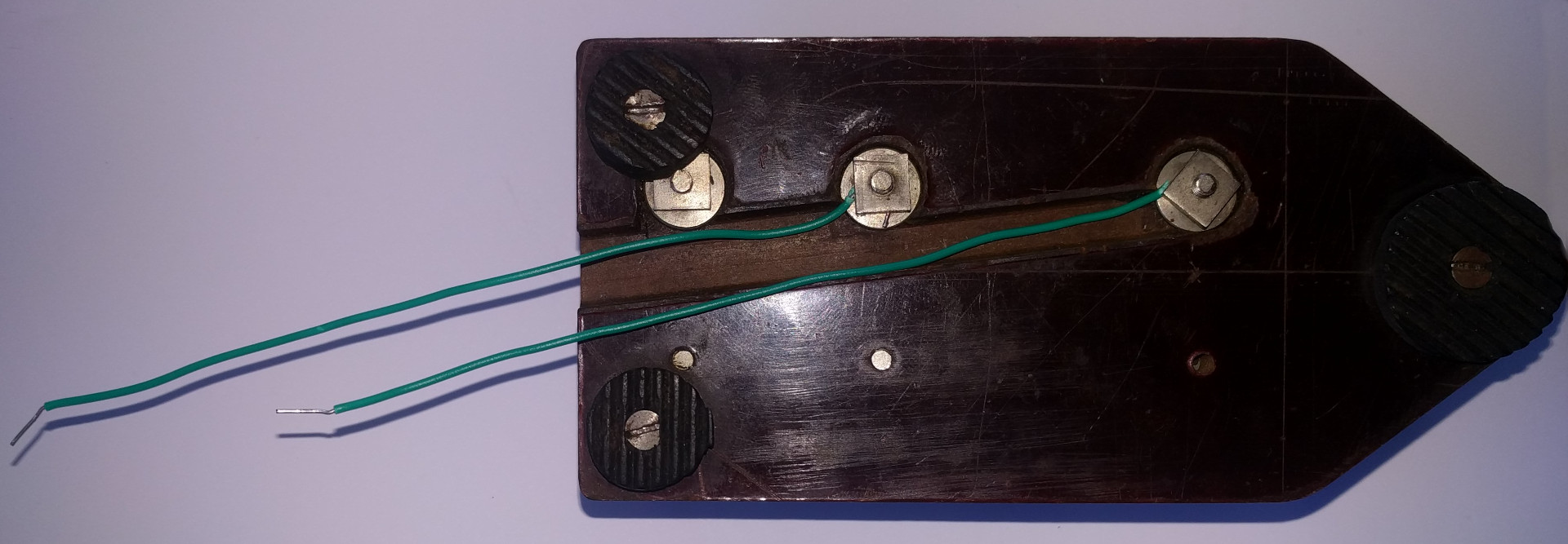 Anschlüsse auf der Rückseite der Morsetaste